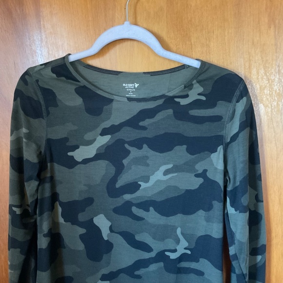Old Navy Active Ultralite Go Dry Camo Top Sz S Thumb Holes Long Sleeve - Picture 2 of 10